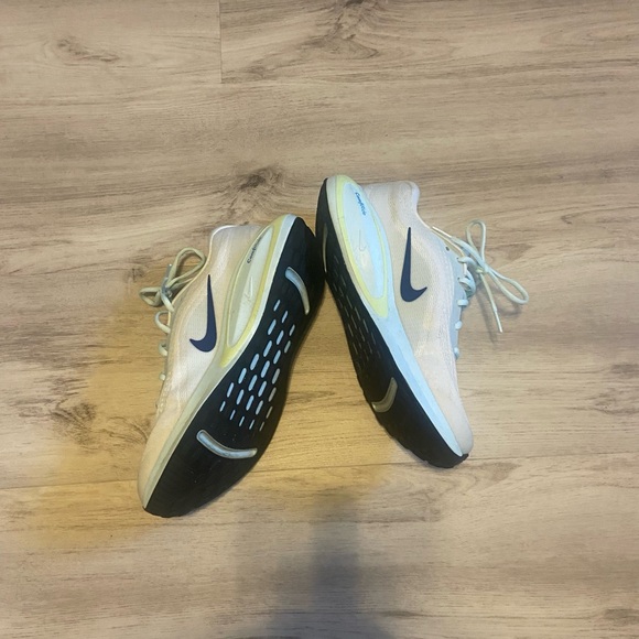 Nike Men’s Journey Run Summit White Deep Royal Blue Sneakers - Picture 3 of 5